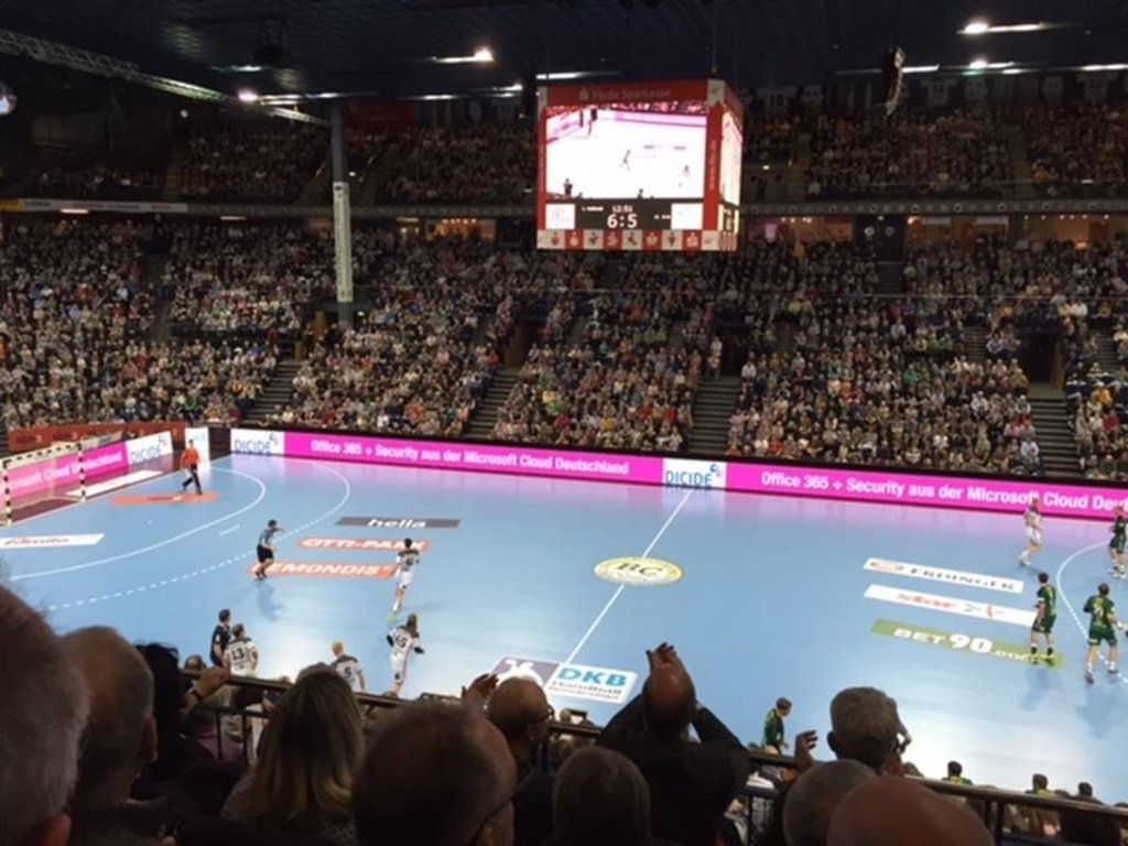 Dicide_de's tweet photo. Beim #THW Spiel gegen Minden. #Dicide Office 365 + Security https://t.co/mv2IrnTgDN https://t.co/SczhHCFo2p