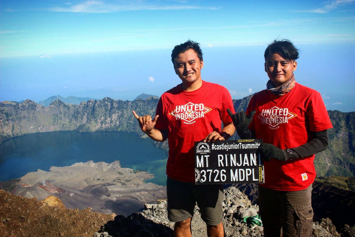 UNITED INDONESIA . salam dari puncak tertinggi Rinjani 3726 mdpl

<a href="/UtdIndonesiaBGR/">#UIB</a> 
<a href="/UtdIndonesiaLBK/">Utd Indonesia Lombok</a> 
<a href="/UtdIndonesia/">@</a>