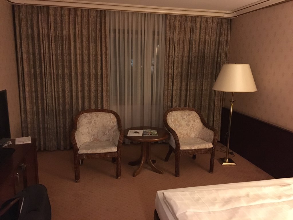 Becksi_Becks's tweet photo. @tweet_sometimes Classy af - #samehotel #SME22 😁 https://t.co/vHJKzNySBm