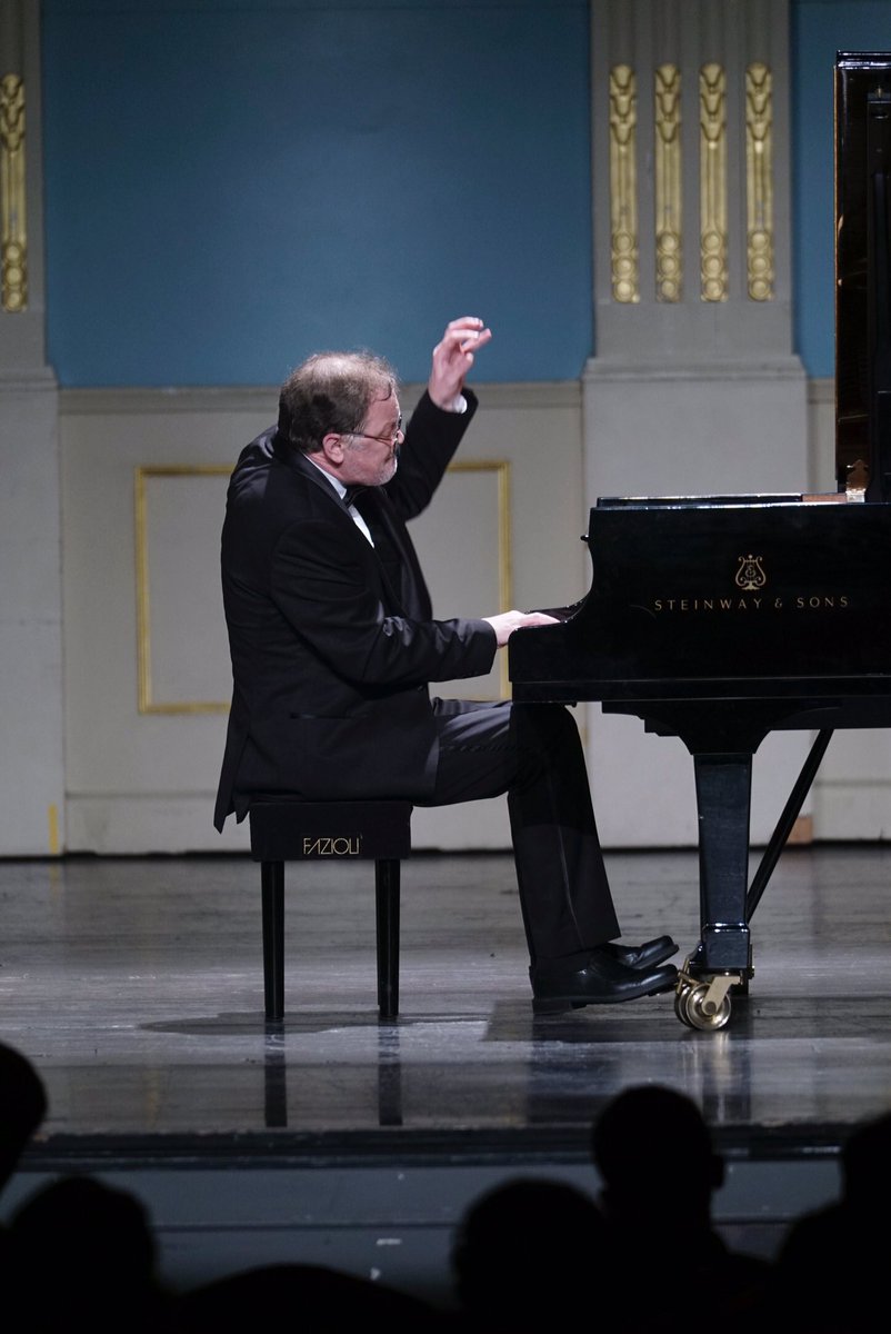 SHconcerthall's tweet photo. #MusicScene 
On the evening of 4/16, the pianist Nikolai Demidenko brought us a piano recital. 
👇🏻tap to learn more
https://t.co/1YQHZ3aui1 https://t.co/YenP7c9exF