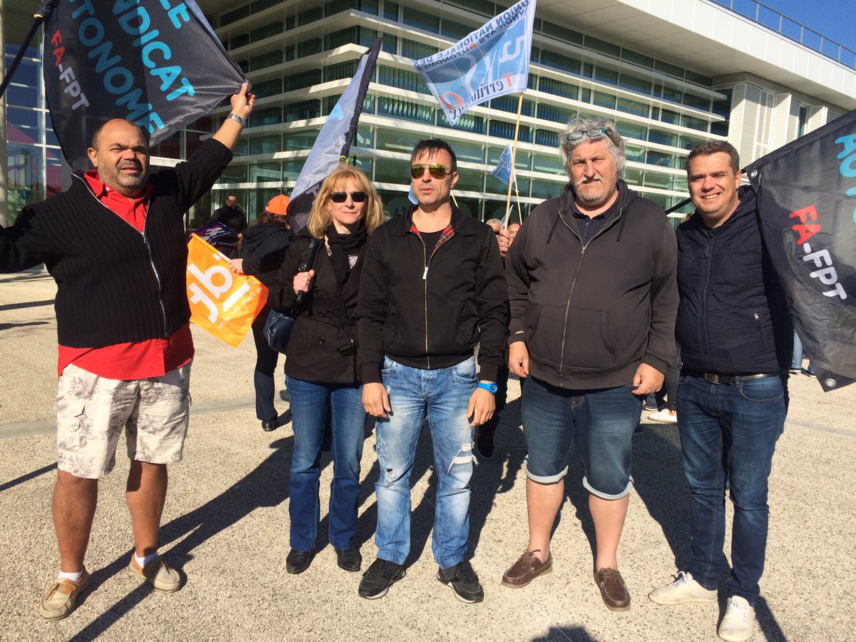 LSAutonome's tweet photo. #Toulouse NON a l'expulsion des #syndicats !!!
#CGT #SUD #UNSA #CFDT #FAFPT ... ensemble devant le #CDG31 https://t.co/XvQf3J7i4j
