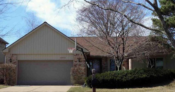 c21tc's tweet image. $269,900 - 40665 Malvern, Sterling Heights, MI 48310 dlvr.it/Nx9x7n