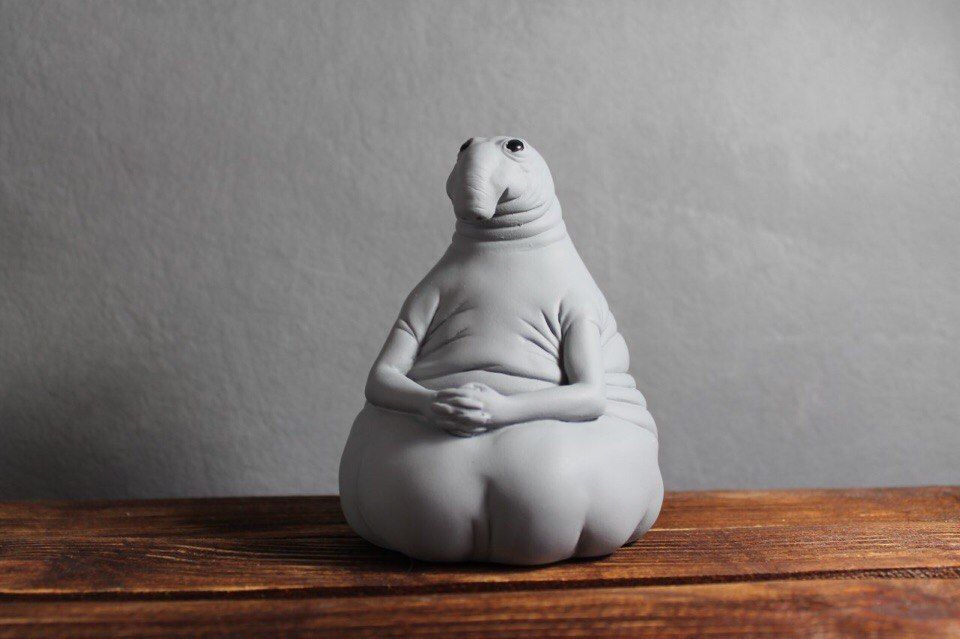 ひるち ベラルーシに待っている者くんフィギュアがあるじゃないの しかも貯金箱だこれ 大丈夫 もう少し貯まるよ 待ってる者 T Co Ygdsqe8bxi
