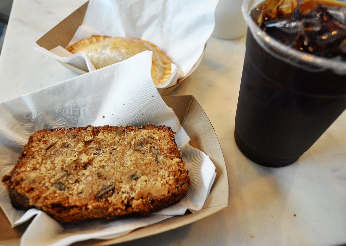mmtakemiami's tweet image. It's an #applebread, #empanada and #icedcoffee kind of morning. Starting the day off right at #LeMarcheCafe. #mmtm (📸 by @santi1392)