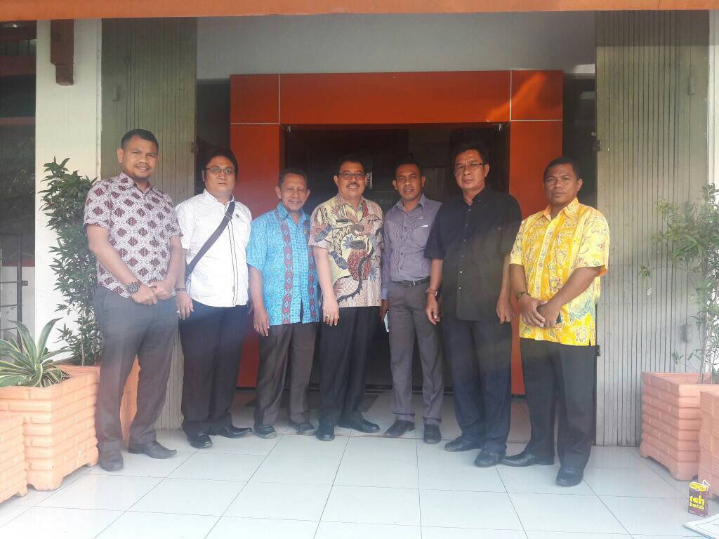 DPruangMKS's tweet photo. Kadis Penataan Ruang Menerima Lgsg Kunjungan Kerja Ketua Komisi &amp; Anggota Dewan Kabupaten Banggai Laut di Ruang Kerja Kadis Penataan Ruang. https://t.co/MqZNJ4CsPK