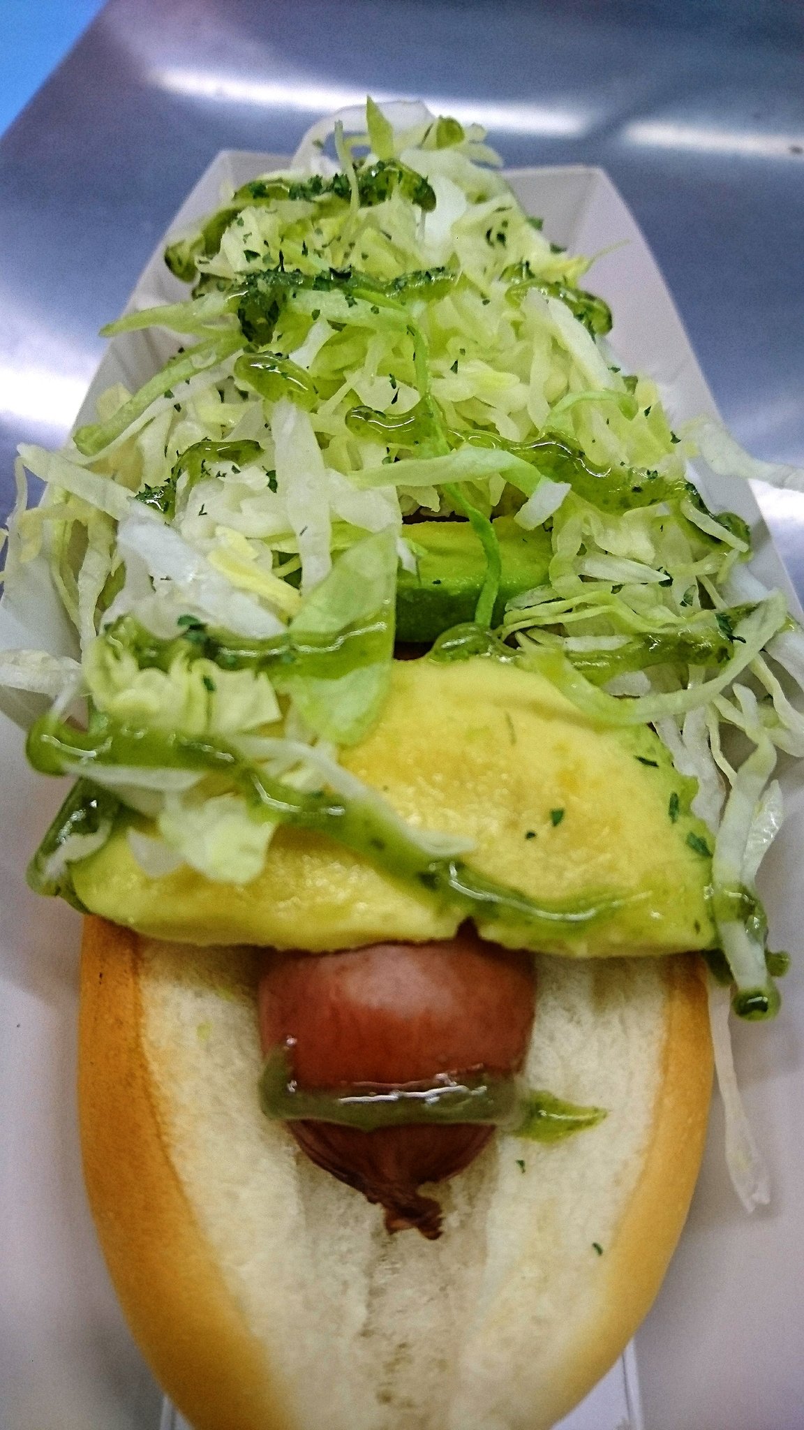 りっち No Twitter 期間限定 東京ドームの芝 ドッグ 550円 レタスたっぷりだけど ジェノベーゼソースの塩味がしっかり効いている 東京ドームでは安定のホットドッグ だけどとにかく食べにくいのでスタンドでは食べないように 札幌の芝ドッグならもっとレタス