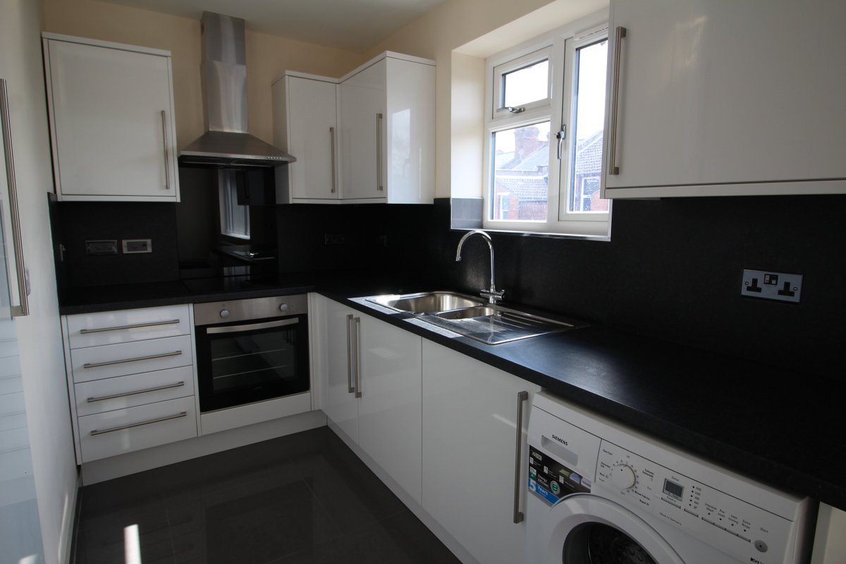 studenthomesnet's tweet photo. TWO BED STUDENT PROPERTY SEPTEMBER 2017! CALL 01926 422 077 TO ARRANGE A VIEWING! #Warwickstudents #coventrystudents #warwickuniversity https://t.co/sqUtFazvEe
