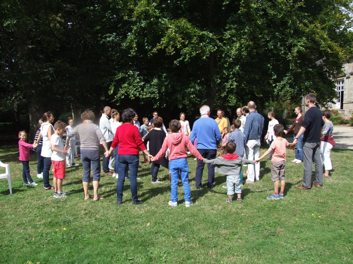 Jesuites's tweet photo. La Communauté de Vie Chrétienne (CVX) vous invite à ses sessions d’été à #Lalouvesc et à @Penboch1 https://t.co/AfGazL0Q87 #Familles 👨‍👩‍👧‍👦 https://t.co/zoel6ap6xv