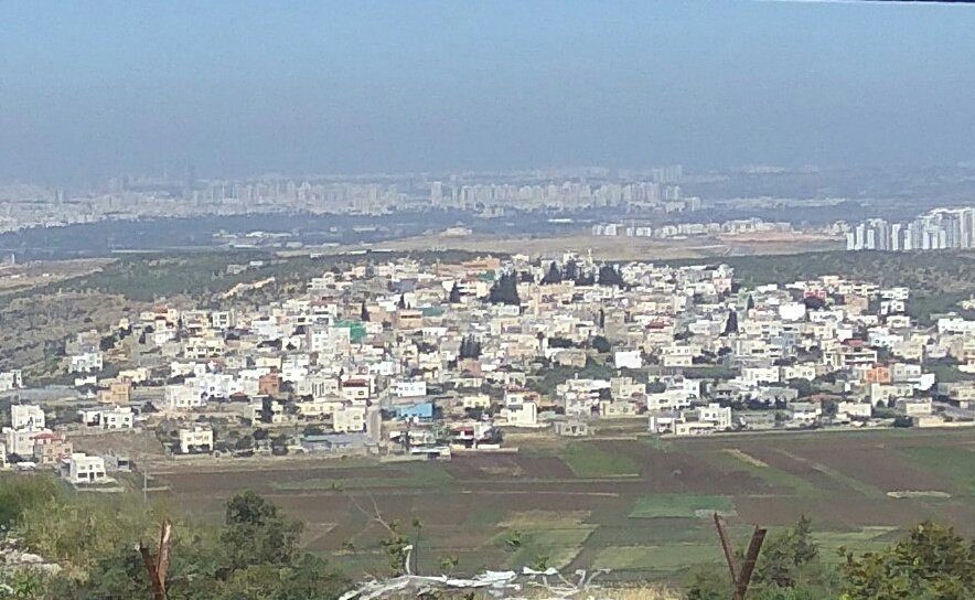 תמונה בסלולרי מהמרפסת של המדינה בפדואל,  או בערבית- "וואלה, תן לי קסאם, ואני מרים לך באולינג על המגדלים"
(כן, רובנו חיים בענן האפור המזעזע)