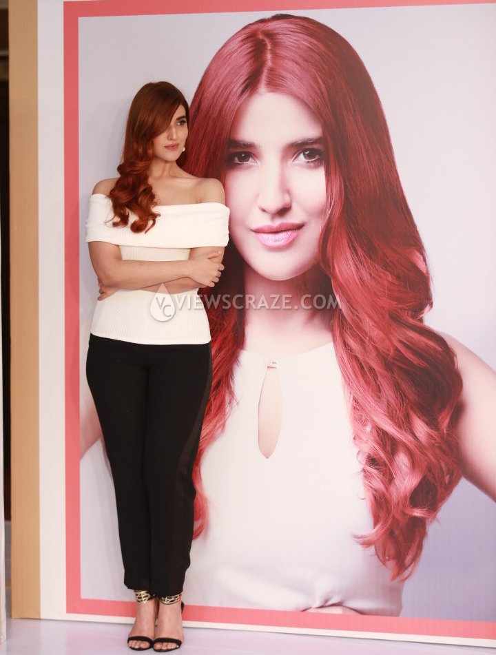 Viewscraze's tweet photo. #ITLooks2017 : @FarooqHareem for @LOrealParisPK 💫
https://t.co/N6j2SLbmaJ https://t.co/9nQDIfnuSM