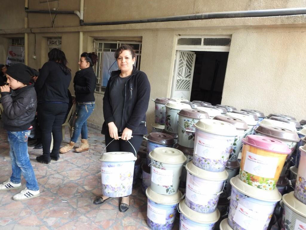 assyrianswb's tweet photo. Over a 100 family's in #Qamishli, #Syria, received food and hygiene packages during Easter! 

➡️https://t.co/JNC9rfAGXo https://t.co/5i0Z5HjXB3