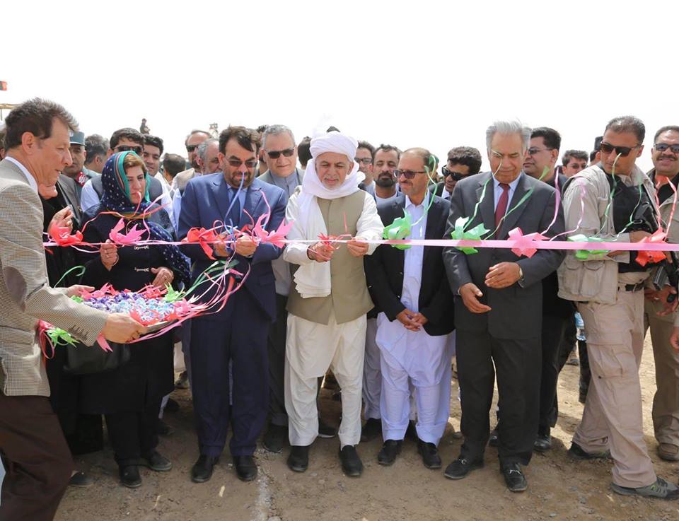 MujMash's tweet photo. President Ghani inaugurates 3rd phase of Nimroz's Kamal Khan Dam. @pajhwok on capacity: 8 megawatts electricity&amp; irrigation 100,000 hectares https://t.co/GeqSifGRoX