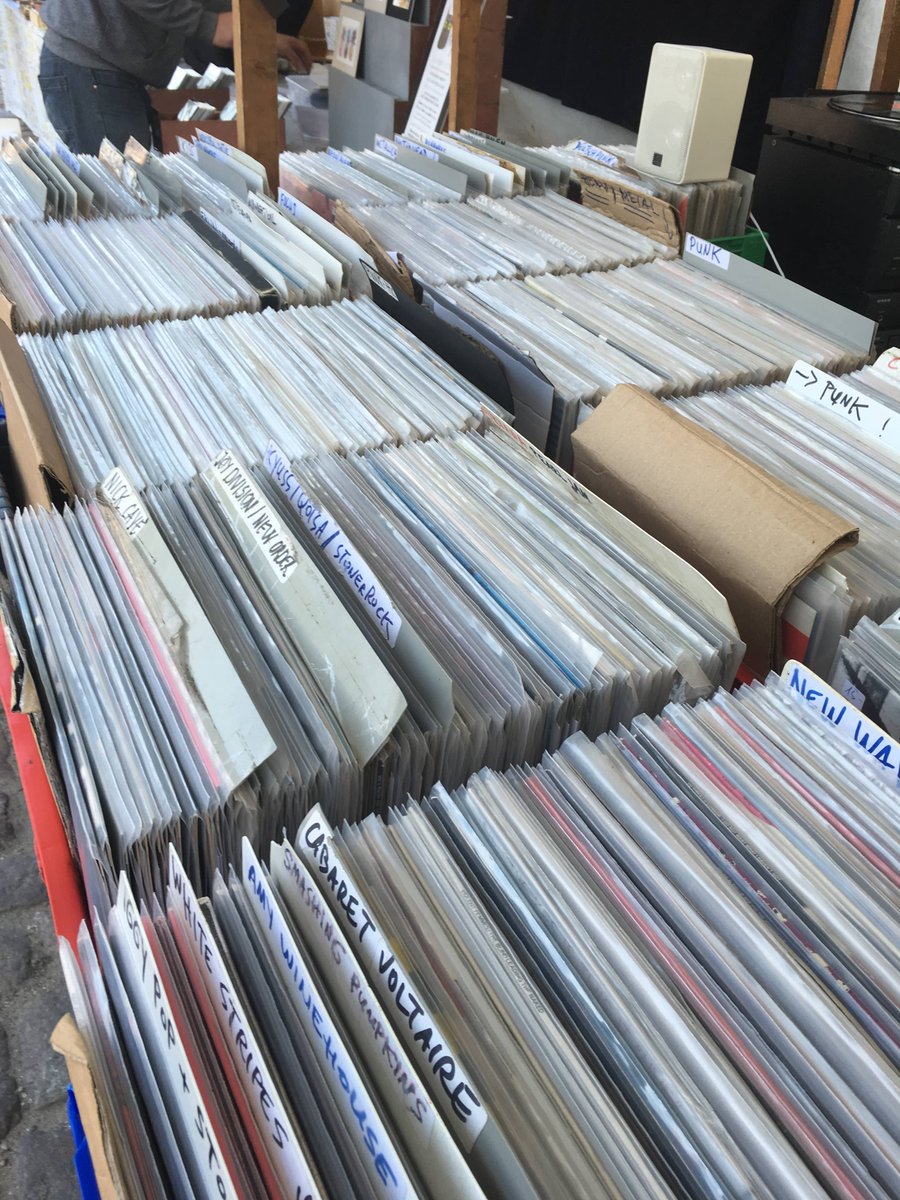 Plademesser's tweet photo. I får sgu lige et par snaps mere fra Berlin. Næste gang går turen til Madrid og #vinyltips modtages" https://t.co/Li1kSfltb0