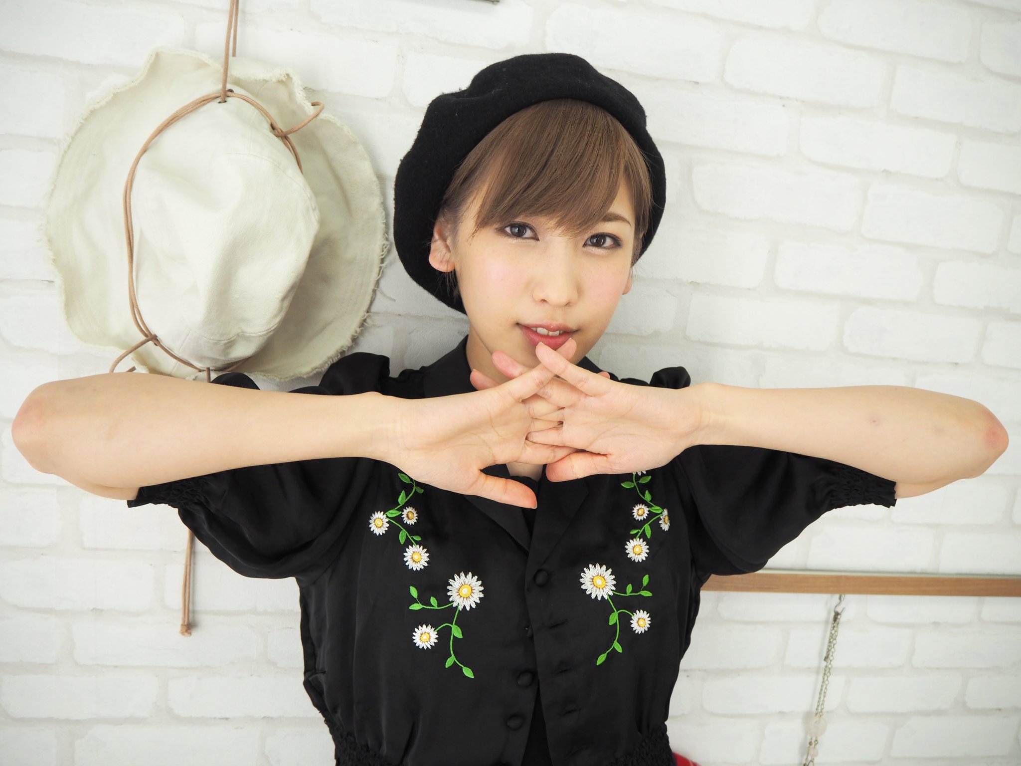 カルロス Attackchance 4月16日夏目花実さんの撮影会でした この日はhappybirthday おめでとうムードで撮影会が進行していきました チアガールがめちゃくちゃ似合ってたなぁ こんな可愛い子に応援されたいな 夏目花実 グラッセふぉとくらぶ