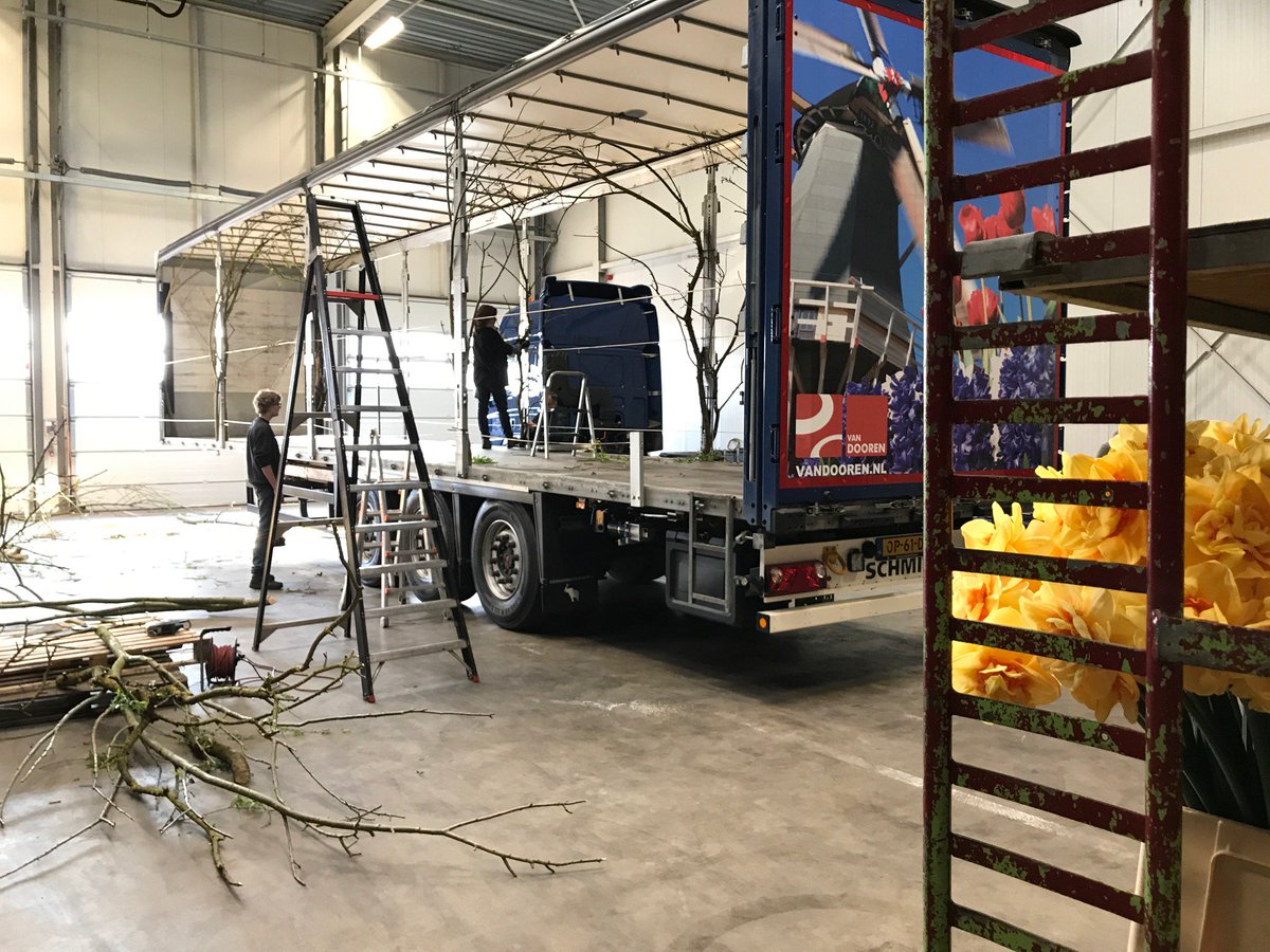VanDoorenTrans's tweet photo. Het begin is er!!! #Bloemencorso #Bollenstreek https://t.co/aw7PlrKyQz https://t.co/VNNst7Dub3