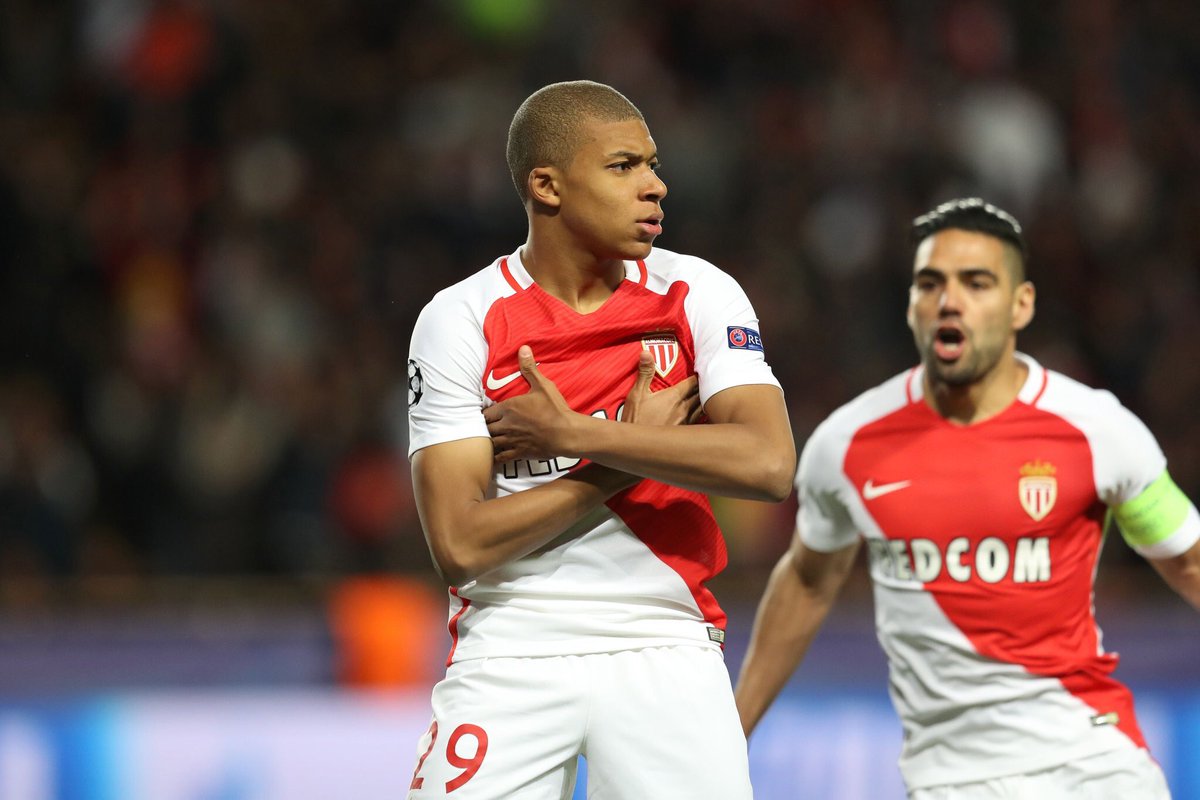 clappingmedia's tweet photo. Subasic: "Tout le monde parle de millions d’€ qui sont en attente pour Mbappé mais sa maman l'emmène encore à l'entraînement tous les jours" https://t.co/EGdz461ujK