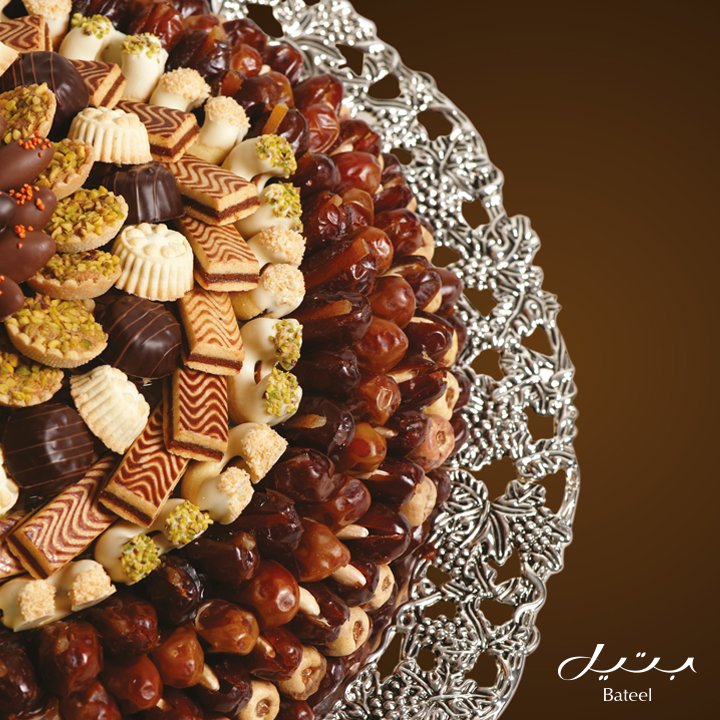 Bateelgourmet's tweet photo. Starting to think about #Ramadan? Be the perfect host with our elegant and luxurious trays. #Bateel #BateelDates #Kuwait #UAE #KSA #Qatar https://t.co/OXdrYBXq0h