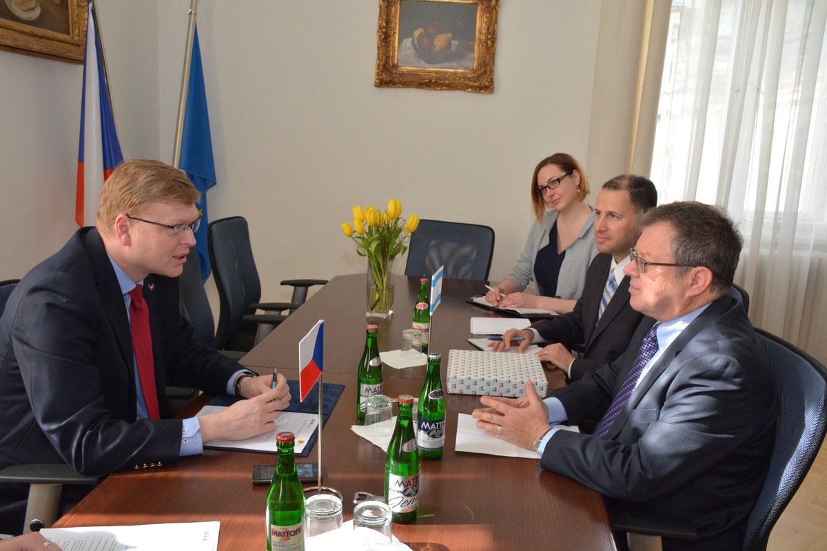 vedatweetuje's tweet photo. O možnostech dalšího rozvoje úspěšné spolupr. ve #VVI hovořili @PavelBelobradek a nový izraelský velvyslanec #DanielMeron, @D_Mikolasova https://t.co/ayhI0eZ1ZM