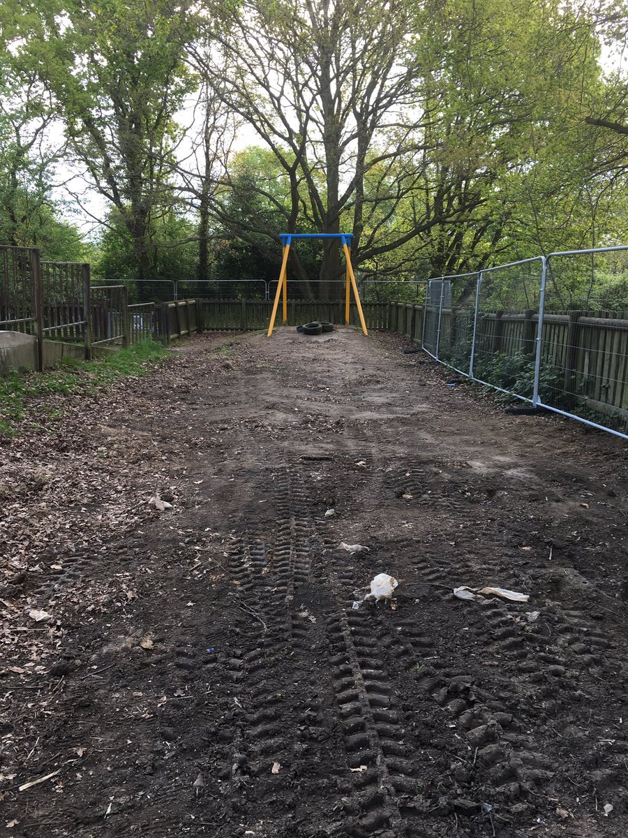 patienth69's tweet photo. #VolunteerRecognitionDay Huge thanks to all the volunteers who helped @lakesplay over the last 4 years! We're getting a NEW playground! https://t.co/W4YHHAwBg4