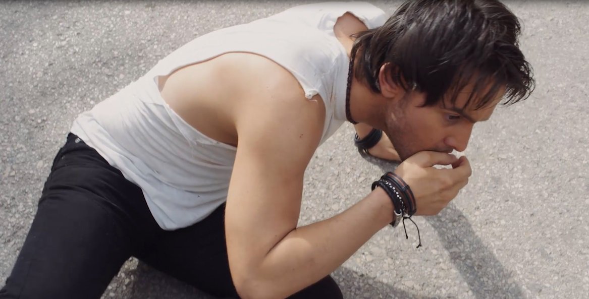 Hugo <a href="/delcastillo_jm/">josemariadelcastillo</a> trata de hacer su propia justicia por un sufrimiento del pasado ¿Imaginas por qué? Lo descubrirás pronto en <a href="/canalsur/">CanalSur</a>