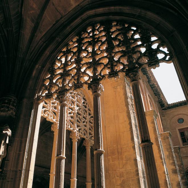 lariojaturismo's tweet photo. .@StaMariaLaReal cambia su web apostando por la innovadora técnica #virtualE360 para virtualizar el monasterio. https://t.co/9sweLBuKkF https://t.co/y4sETJDLob