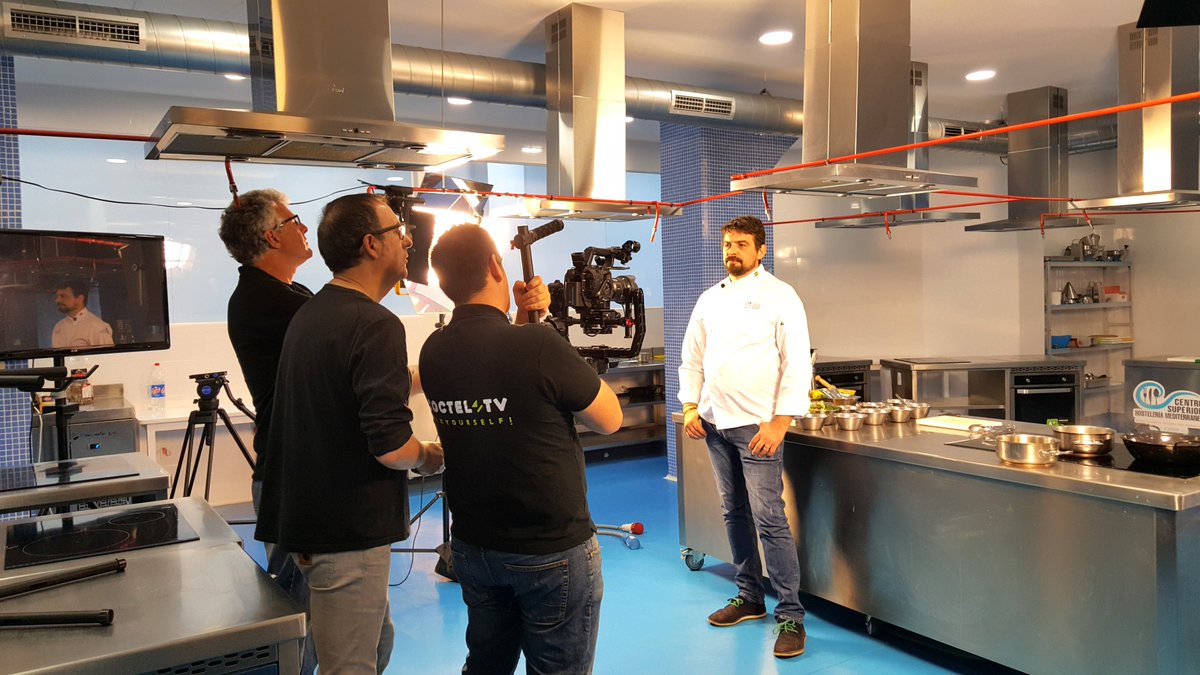 centro_cshm's tweet photo. @CoctelTV estuvo en #CSHMValencia preparando un lanzamiento de recetas con maridaje con Sebastien Gros. #cocteltv #gastronomiaycocteleria https://t.co/H5KjVwyr0o