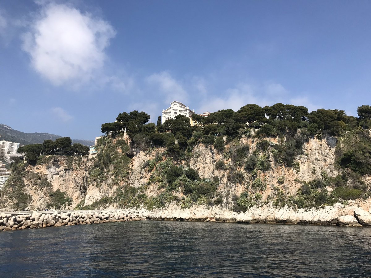 RadioMonacoFM's tweet photo. Et si on profitait de la pause dej' pour déjeuner devant les falaises de Fontvieille ensoleillées ? 😎 #Monaco #Iseeyou #Breakforlunch https://t.co/Y87wYQGm1J