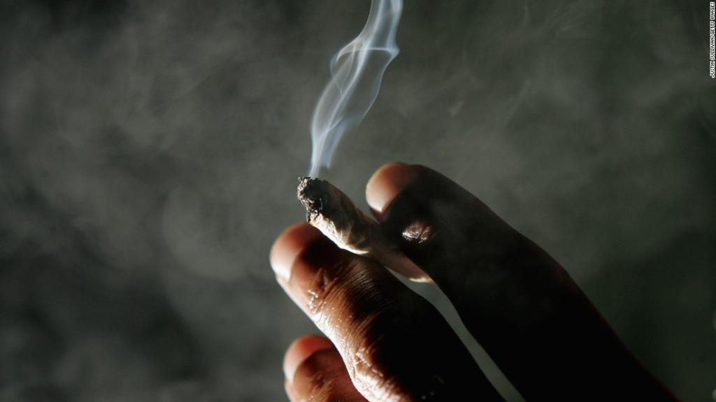 CNN's tweet photo. Is there something in the air today? Well, it is 420 aka "Weed Day" and here's why https://t.co/WrAzly0gTJ https://t.co/vAEjxIAOGc