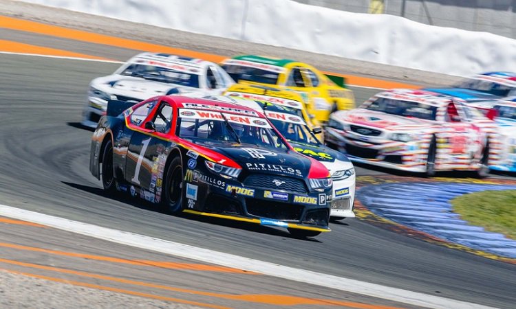 .@GrupoPitillos, patrocinador oficial de la piloto <a href="/carmenboix16/">Carmen Boix</a> en el campeonato Valencia NASCAR Fest bit.ly/2pFDDSF