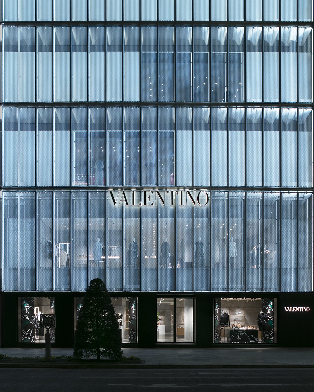 Valentino on X: are pleased to present the new 885 square meter flagship boutique in Ginza 6, Tokyo. https://t.co/gd2UkmmdR1" / X