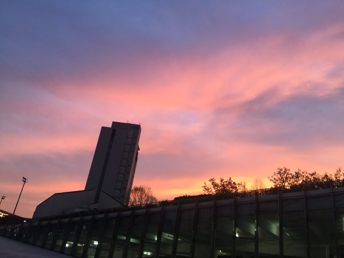afynafinaa's tweet photo. Ewha Womans University, Seoul

7:20 pm. 

And the colour change after 5 minutes https://t.co/lM8YTXIkB3