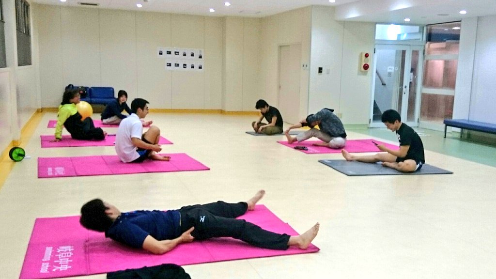 みなさん、こんばんは✋
木曜の練習が始まりました！！
木曜日は陸トレ＆水中練をしています💪✨
今日も新入生が1人参加してくれています！！！
参加・見学したい方は、お気軽にメール、LINE、DMまたはリプでご連絡ください😛💕