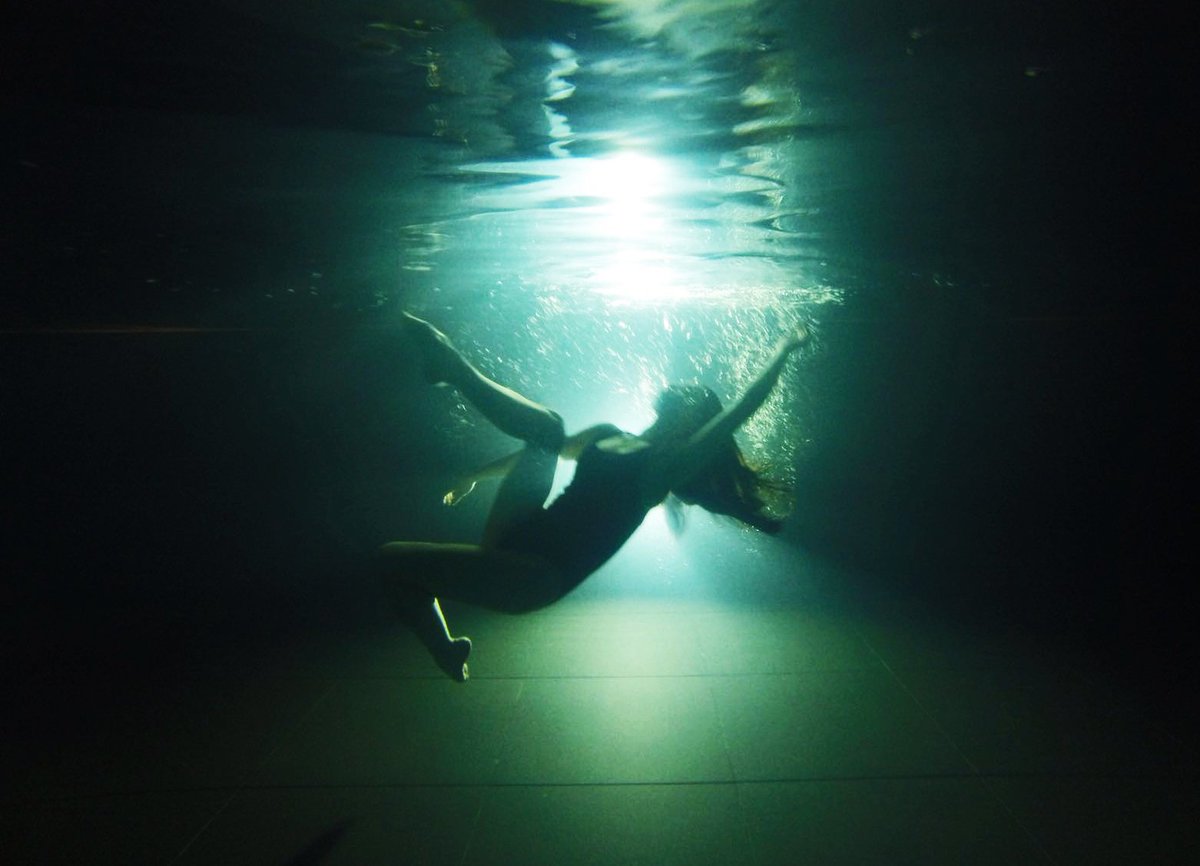 MotionhouseDT's tweet image. Our show Scattered is about water. With that in mind, the team created some watery images of our own! Take a look: motionhouse.co.uk/2017/04/19/dan…