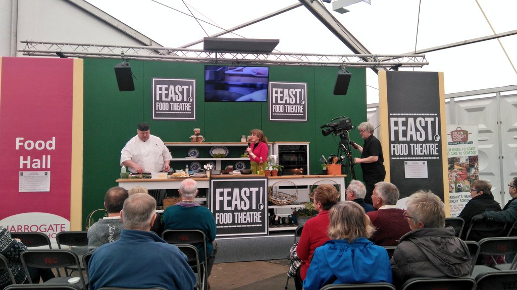 Jason Moore and Gilly #HarrogateFlowerShow <a href="/gillythecook/">gillyrobinson</a> <a href="/teessidechef/">Jason Moore</a>