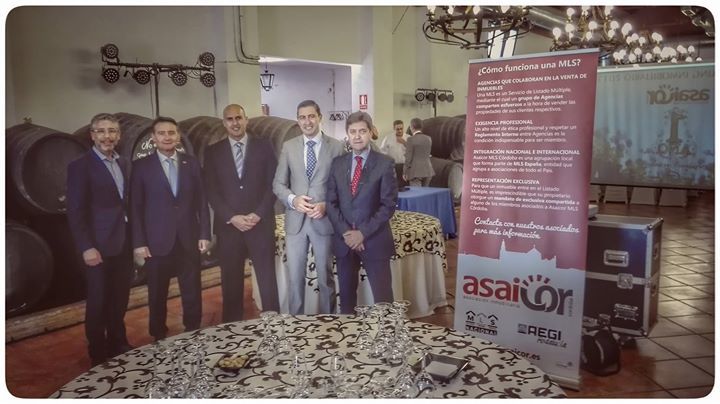 MARRealEstateCo's tweet photo. Banderazo de salida a un día especial para #ASAICOR #MLSCordoba !!! El equipo de asistimos al 1er Aniversario de nuestra prolifera Asociaci… https://t.co/WowWNpyr1E