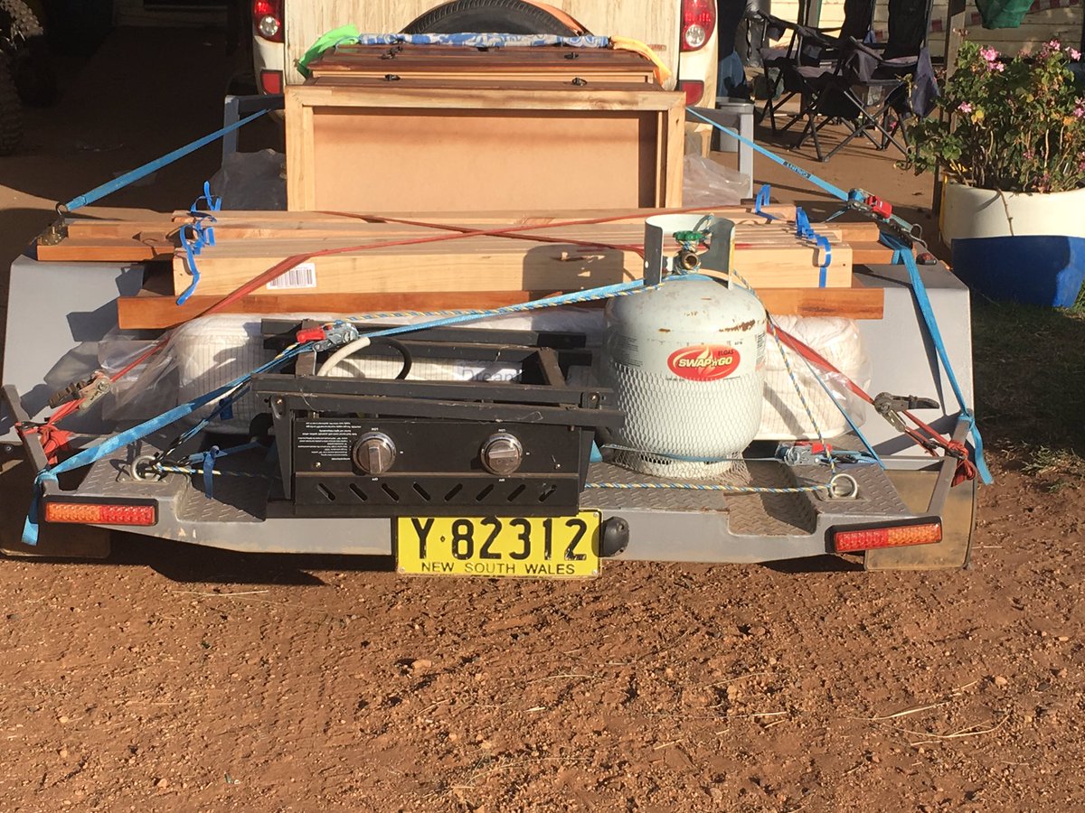 AndrewY87296210's tweet image. #Alinadayswork #harvest16 clean up, #movekids #mumsnewcar