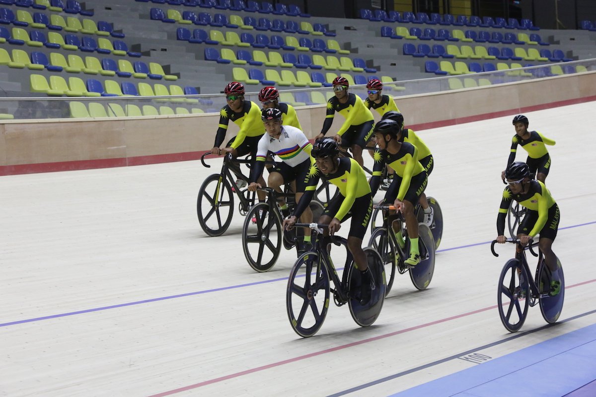 KL2017's tweet photo. Juara Keirin Dunia @AzizulAWANG uji Velodrom Nasional Nilai sebentar tadi. Saksikan our Pocket Rocketman beraksi Ogos nanti. #BangkitBersama https://t.co/DgyGe4EnyX
