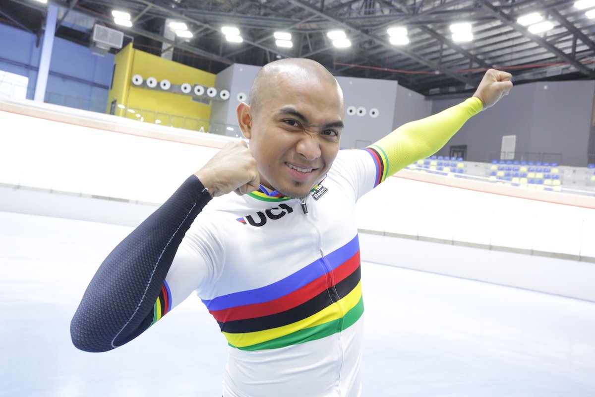 KL2017's tweet photo. Juara Keirin Dunia @AzizulAWANG uji Velodrom Nasional Nilai sebentar tadi. Saksikan our Pocket Rocketman beraksi Ogos nanti. #BangkitBersama https://t.co/DgyGe4EnyX