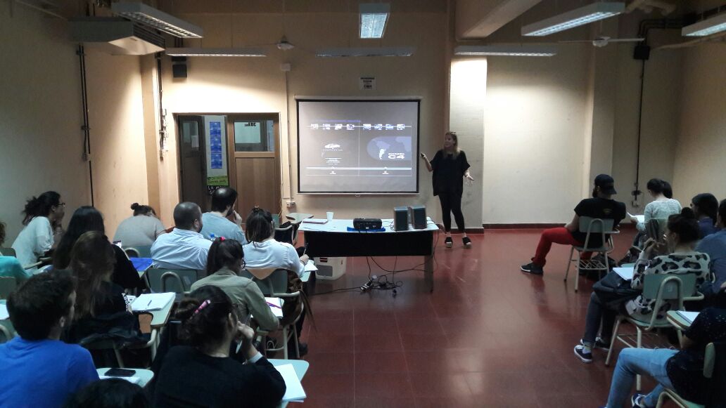 solebereciartua's tweet photo. Anoche di una clase de Comunicación y Prensa de @citroenarg en la UBA. Hermosa experiencia! Gracias @ssaffini por la invitación! 😉 https://t.co/0kfh2JDuIr
