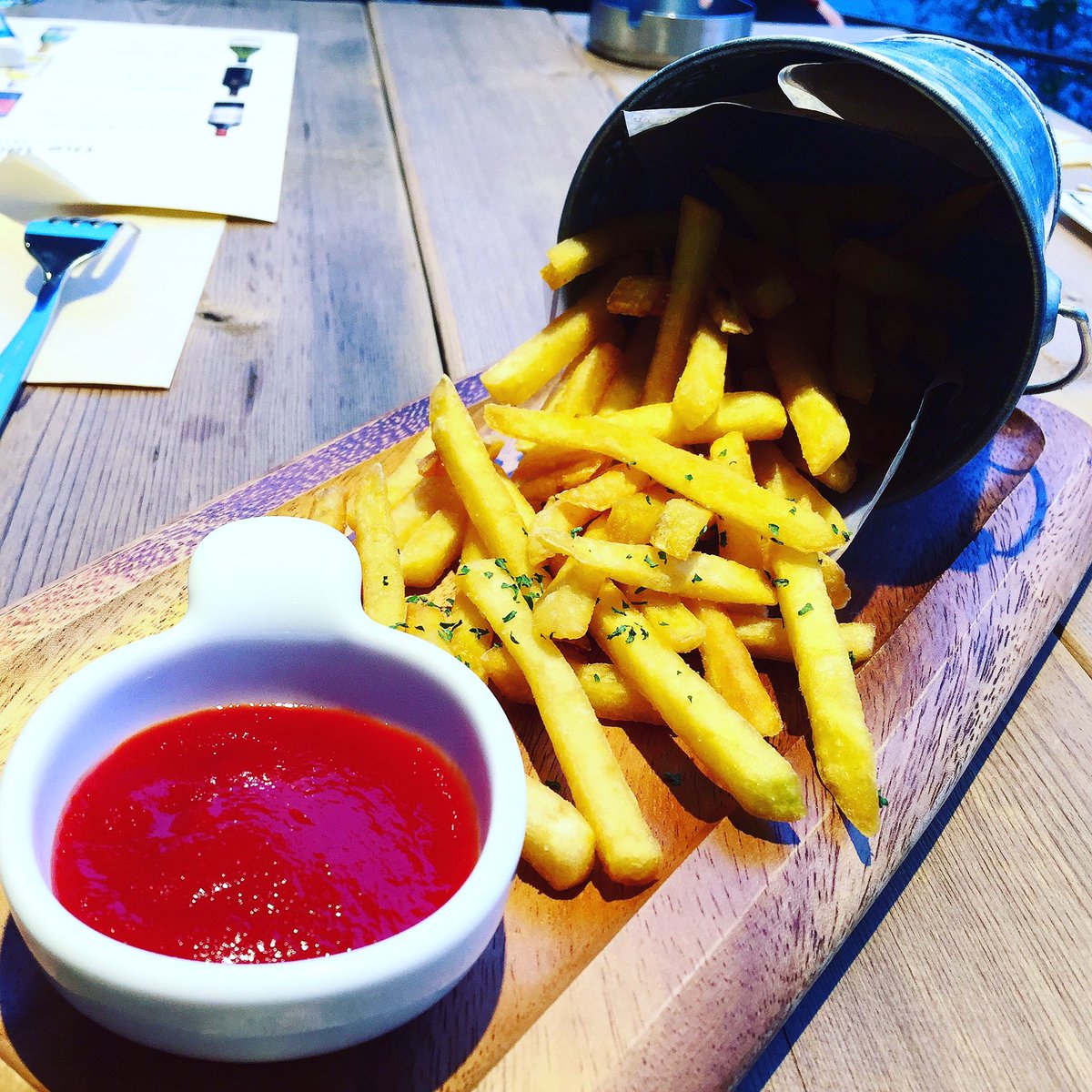 RKA594's tweet image. オープン初日からgreentable
モンチと行ってきた笑
スタッフ伊川谷メンバーの多さ笑
雰囲気よき🤣

#greentable 
#cafe