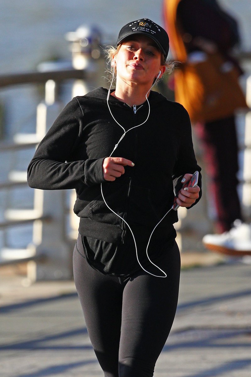 hditeam's tweet photo. 17/4 FOTO @HilaryDuff con il #personaltrainer #JasonWalsh corre sulle rive del fiume #Hudson a #newyorkcity https://t.co/IsvVnHfv4P
