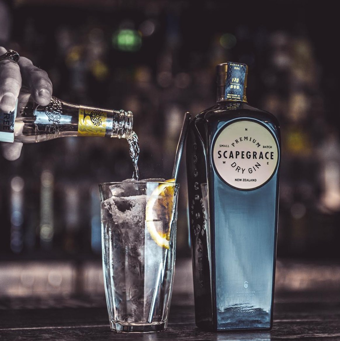 12 botanicals.. 1 perfect drink! The Scapegrace G&amp;T, live from <a href="/CocktailTradeCo/">The Major</a> // #gin #ginandtonic #scapegracegin