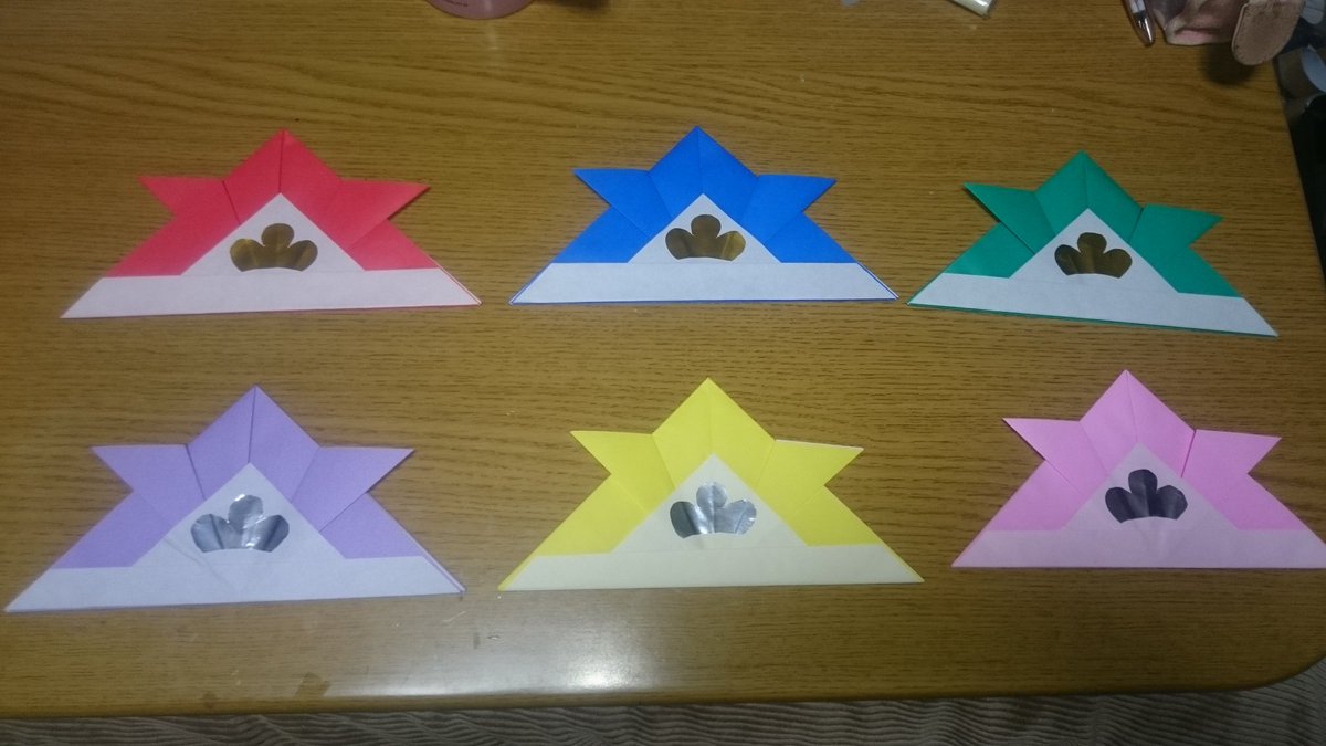 くみたれ 舞台で完全なる ｆ６筋肉推しになったgirl على تويتر たれ松さん 端午の節句用に 作った折り紙の兜です フェス松さん で 声優さんが持ってた小物を持たせるつもりなのですが 後は おそ松とカラ松の小物を作るのみなので 製作が今から凄く