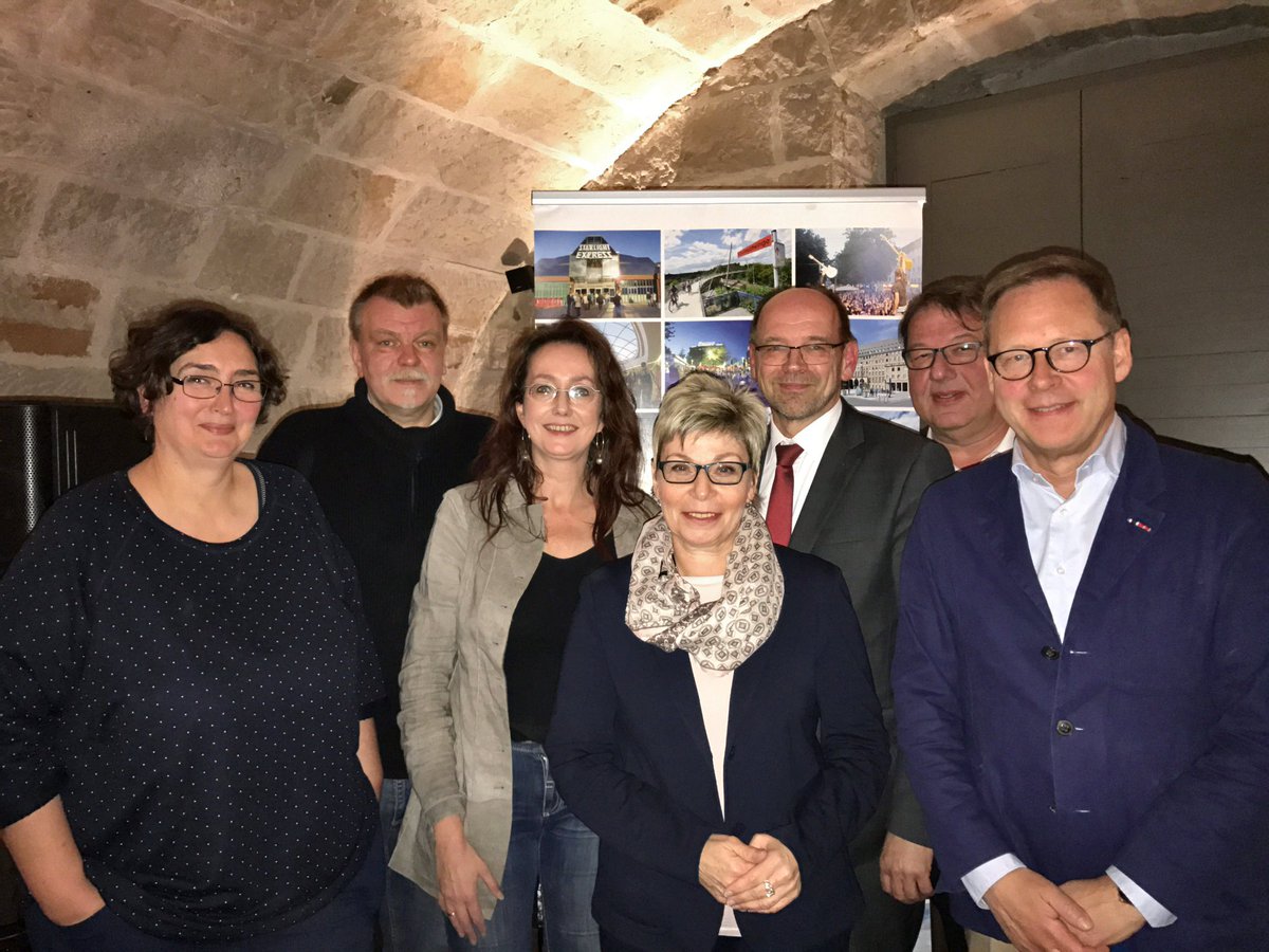 Jens Matheuszik (@jensmatheuszik) on Twitter photo Gute Veranstaltung der <a href="/SPDBochum1/">SPD Bochum</a> Mitte mit <a href="/Schmeltzer_NRW/">Rainer Schmeltzer</a> u.a. zur Arbeitsmarktpolitik m.facebook.com/story.php?stor… #NRWIR #ltwnrw #NRWwahlBO Gute Veranstaltung der <a href="/SPDBochum1/">SPD Bochum</a> Mitte mit <a href="/Schmeltzer_NRW/">Rainer Schmeltzer</a> u.a. zur Arbeitsmarktpolitik m.facebook.com/story.php?stor… #NRWIR #ltwnrw #NRWwahlBO