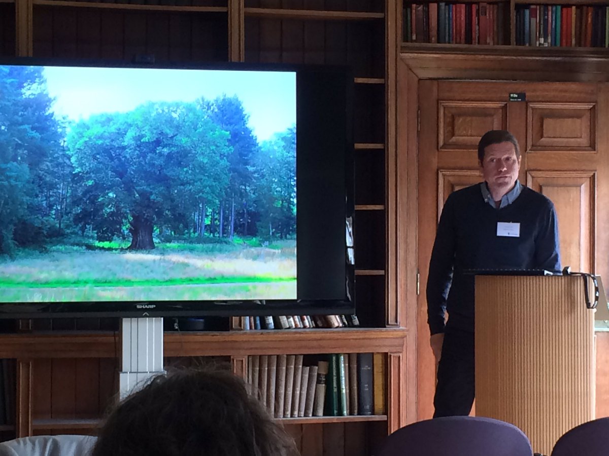 drSallyBD's tweet photo. James Canton talks of developing a relationship with an 800 year old oak tree: 'Patience, observation, time in the field'. #memoryoftrees17 https://t.co/8MxTbXuzTh