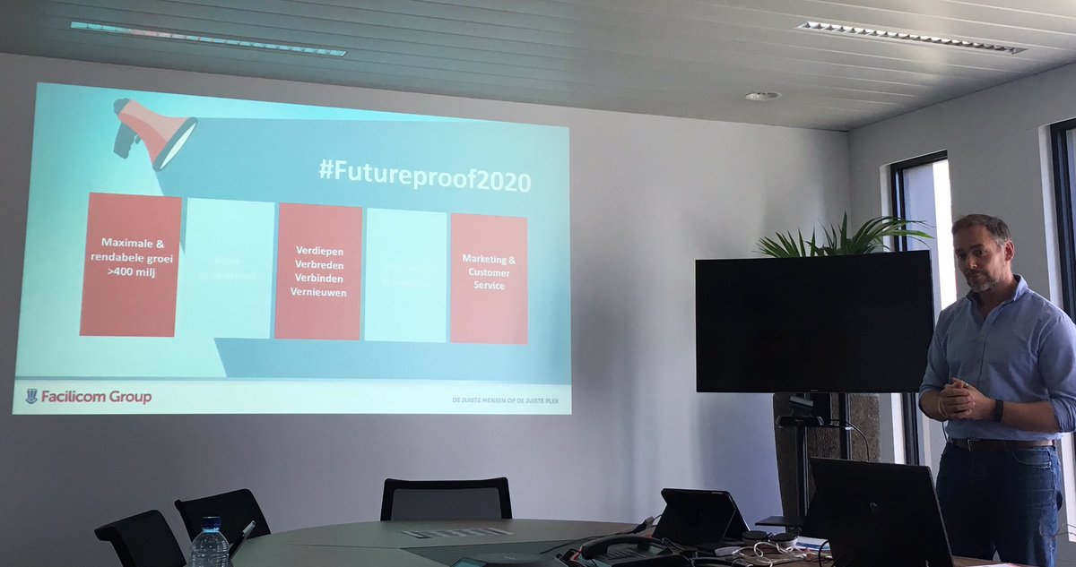<a href="/FacilicomBE/">Facilicom Belgium</a> <a href="/Trigion_BE/">Trigion_BE</a> en <a href="/guy_claes/">done</a> claimen een hashtag - <a href="/FacilicomBE/">Facilicom Belgium</a> wordt #futureproof2020 👌