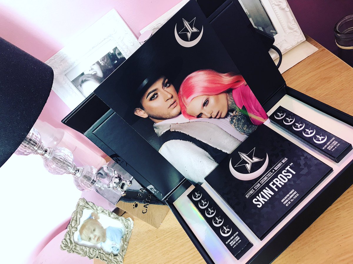 Meganbrownn's tweet photo. FINALLY!!!! Dying😩😭🙌🏻 @JeffreeStar @MannyMua733 #jeffreestarcosmetics https://t.co/n1dH1u1Dmd