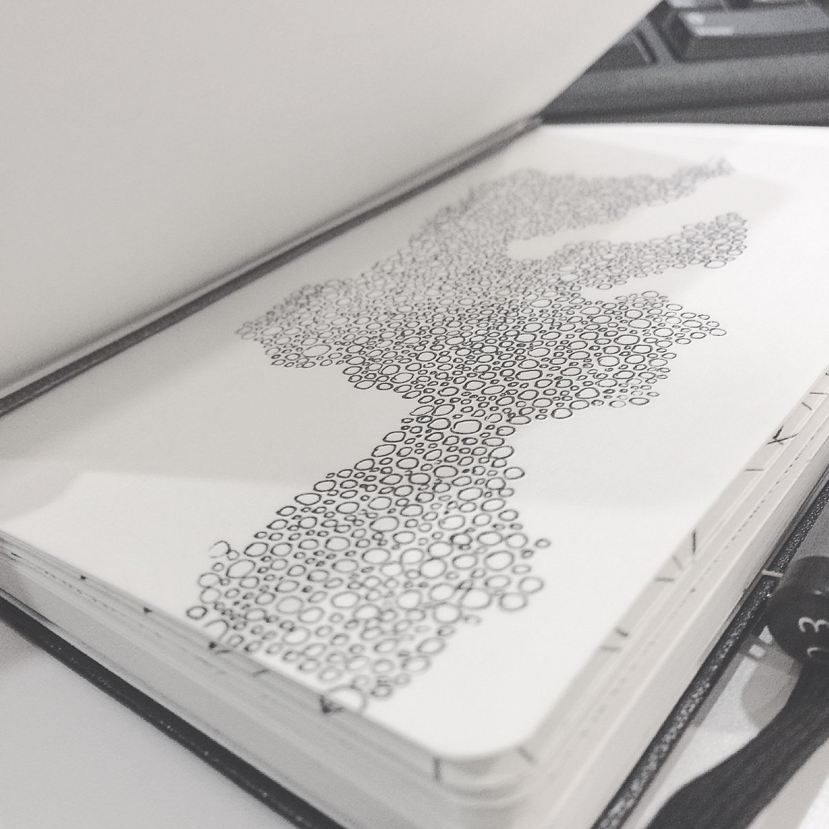 SoniaRicoult's tweet photo. #sonia #Ricout #carnetcroquis #design #GraphicDesign @moleskine #croquis https://t.co/1v68E7GrlR