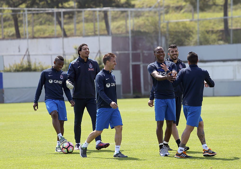 trabzon61fan's tweet photo. İşte Trabzonspor’un muhtemel 11’i

AYRINTILAR >> https://t.co/UxdidVVEpl https://t.co/8lEfcAuno0