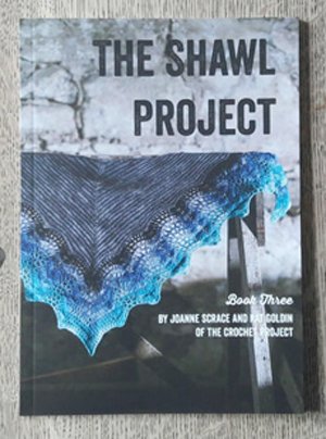Have you thrown your name in the hat for a chance to #win a copy of The Shawl Project by <a href="/katgold/">Kat Goldin</a> &amp; <a href="/notsogranny/">Joanne Scrace</a>? - bit.ly/2oOcjDc